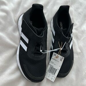 Black Adidas Duramo boys’ sneaker sets - size 2.5